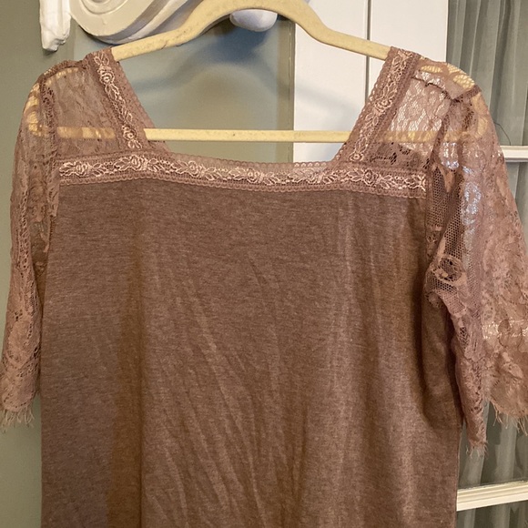 NWOT MD Tan Oversized See Through Lace Short Sleeve V Neck Shirt - Picture 5 of 10